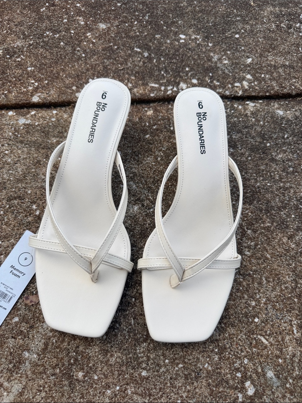 No Boundaries BONE  Square Toe Thong Sandals for Women. Size 9. NWT